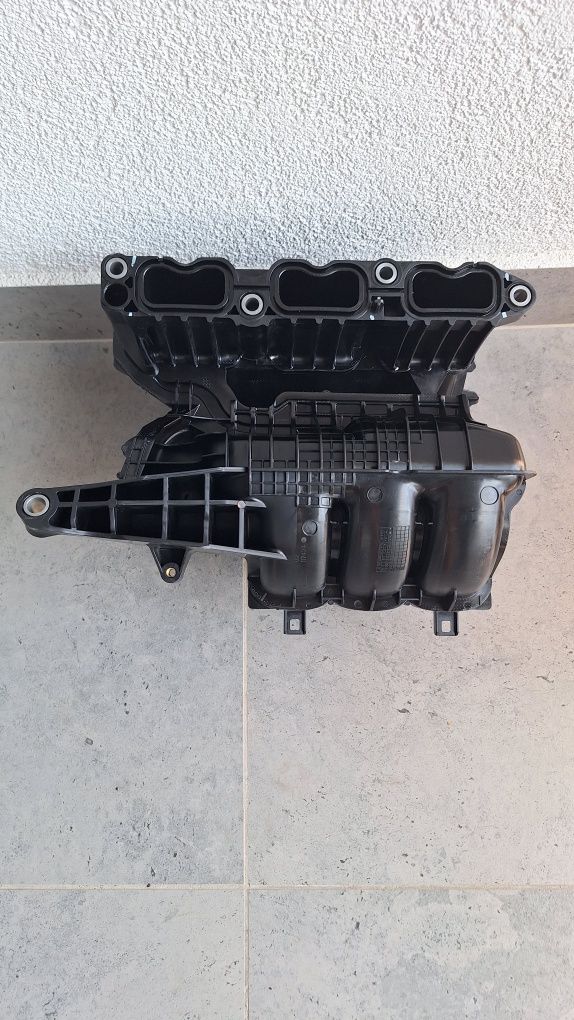 Toyota Yaris Cross 20-24 1.5 hybryda kolektor ssący
