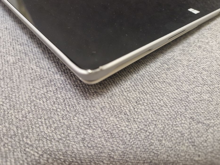 Microsoft Surface Pro 3(i5-4300u/4/128)батарея тримає, але є нюанс