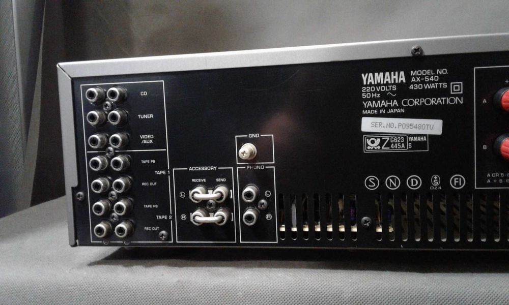 YAMAHA AX-540 wzmacniacz stereo