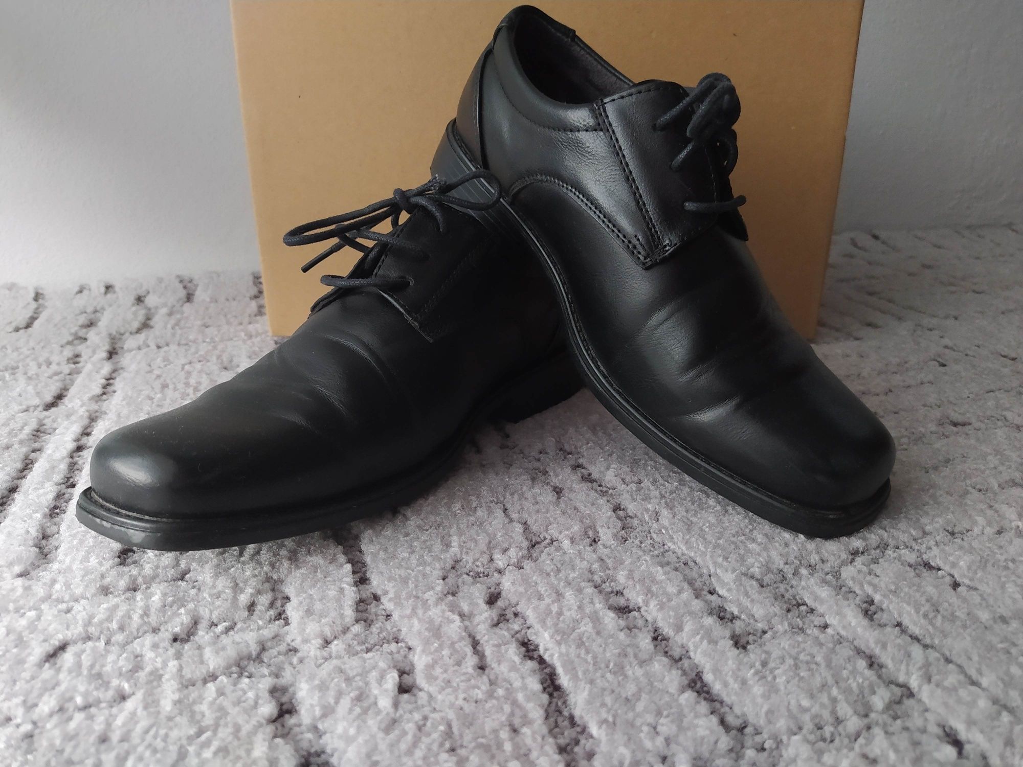 Buty na Pierwszą Komunię rozm. 35 stan Bardzo Dobry