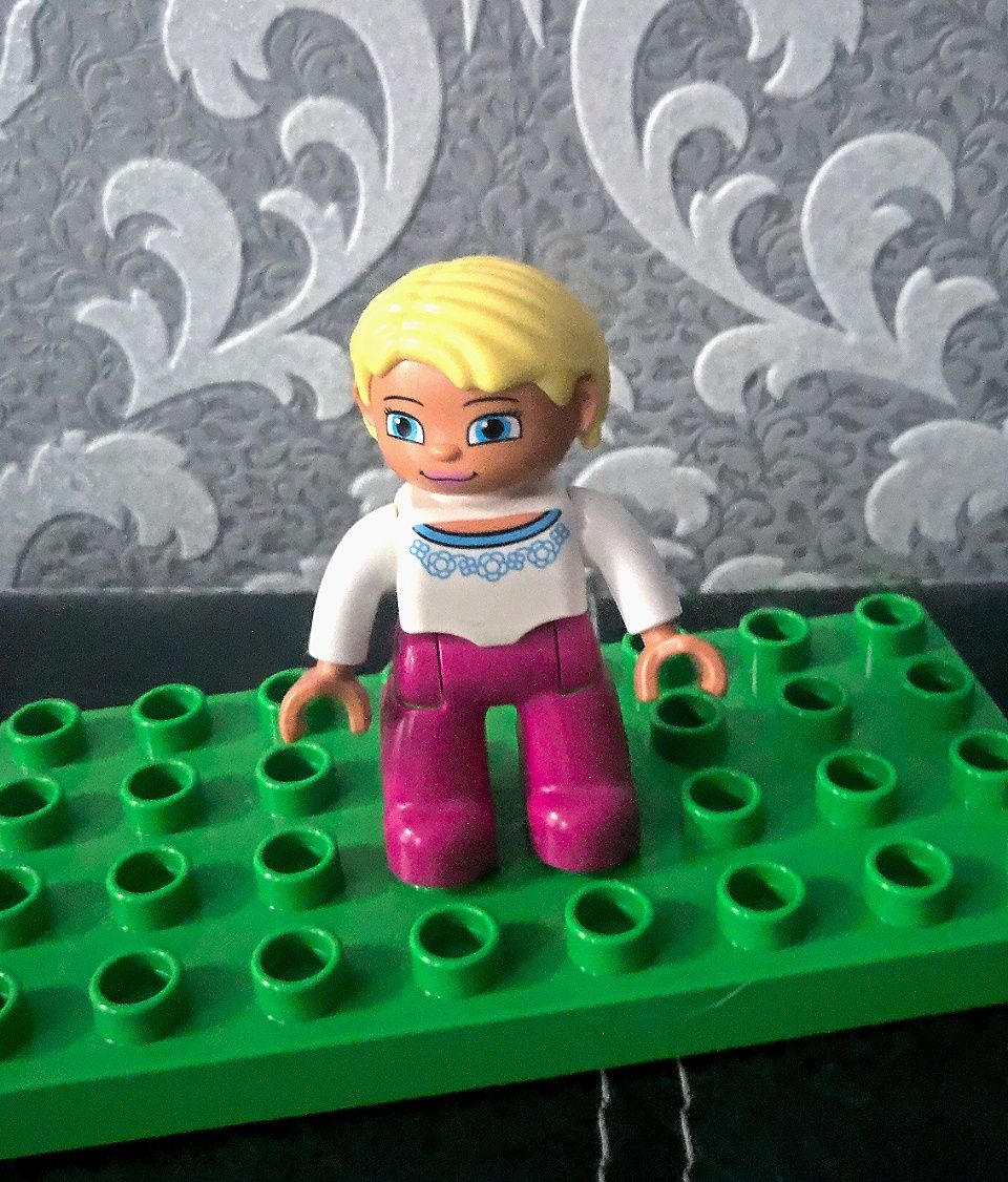 LEGO Duplo trzy figurki pracownik zoo  sklepikarka sklepikarz