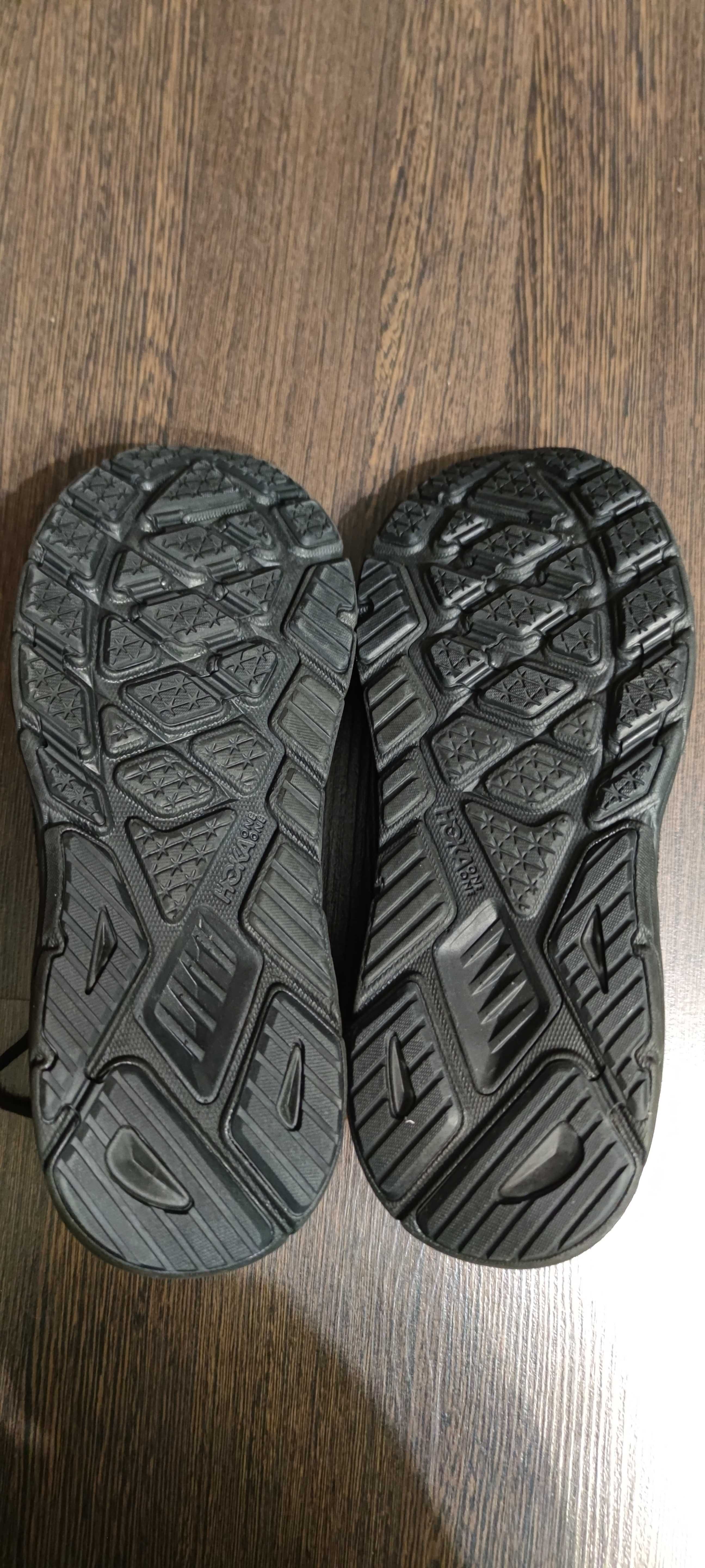 Кросівки hoka one one arahi 6.    Р 40    25см