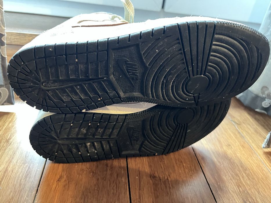 Nike Air Jordan 1 Mid SE brązowy 36,5