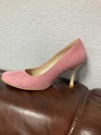 Nowe buty, czółenka, różowe, zamszowe, r. 37, wys. 8 cm, wyprzedaż