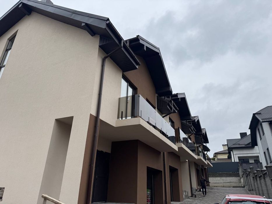 Продаж котеджу з міськими мережами!