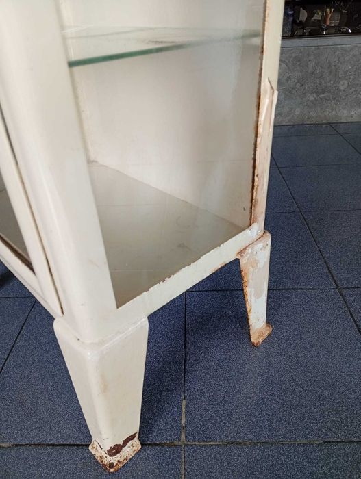 Armário vitrine farmácia antigo vintage em ferro e vidro