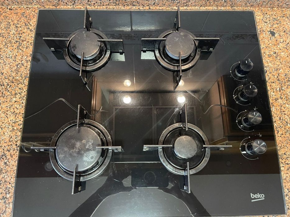 Placa de gás BEKO BSE21031CXD - vidro preto com 4 bicos - Gás butano