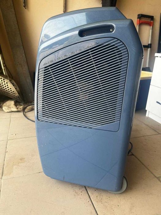 вологопоглинач осушувач DeLonghi