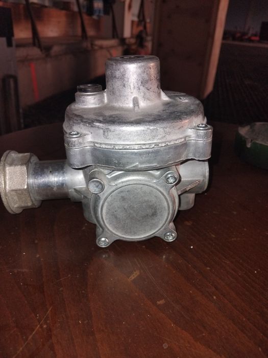 Регулятор тиску газу