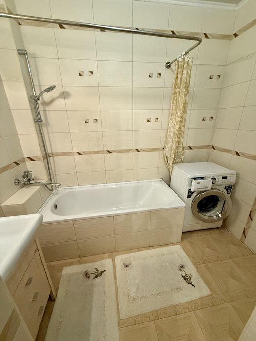 Здається 2 кімнатна новобудова вул.Відінська