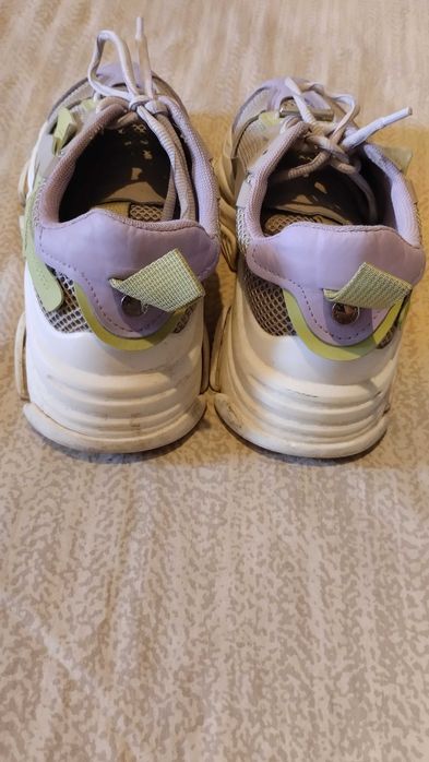 Кроссовки 37 размер 100 гр