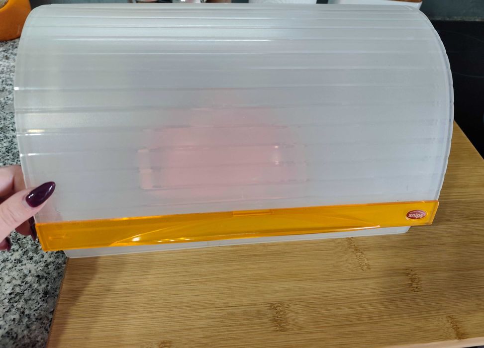 Vendo caixa de pão e manteigueira