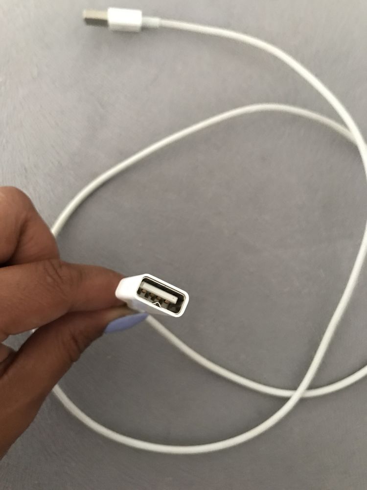 Cabo branco USB da Apple com entrada fêmea 1 metro