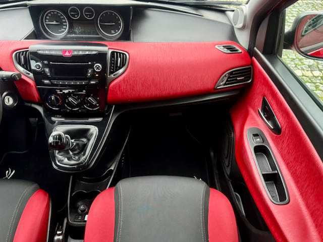 LANCIA YPSILON 1.2 Black&Red 70Cv | Bluetooth | USB | Mãos Livres