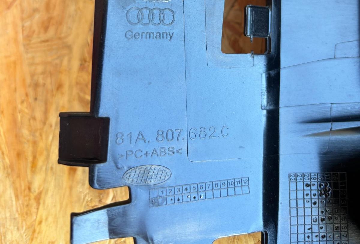 Audi Q2 S-Line kratka zderzaka prawa 81A.807.682.C