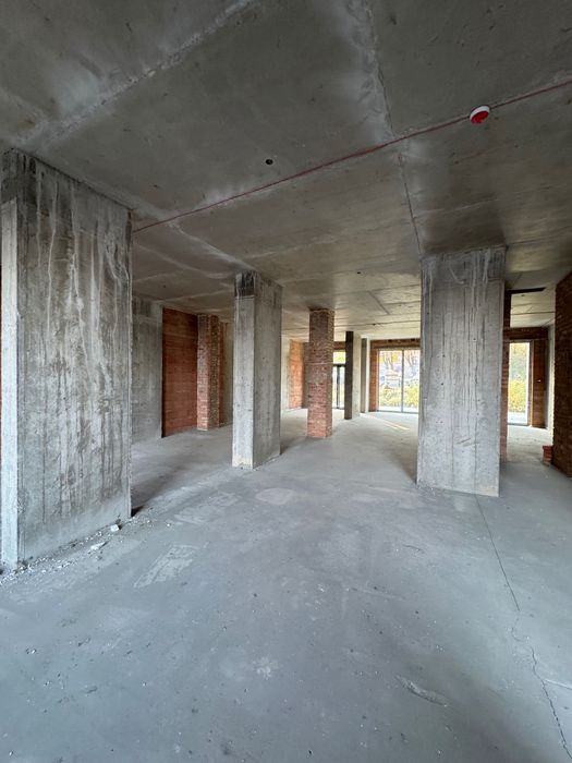 Продаж фасадного приміщення в новобудові