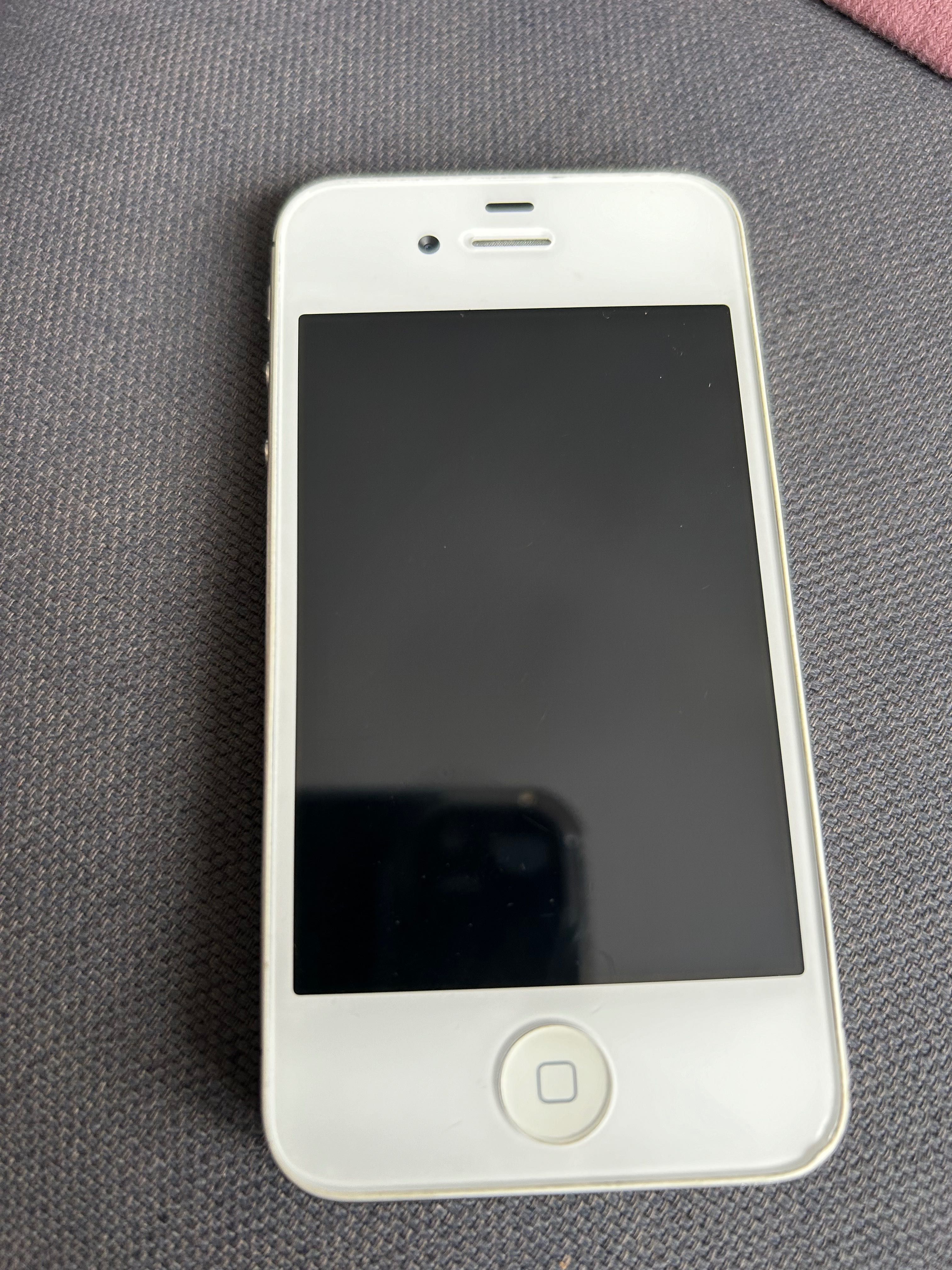 iPhone 4S 8GB używany