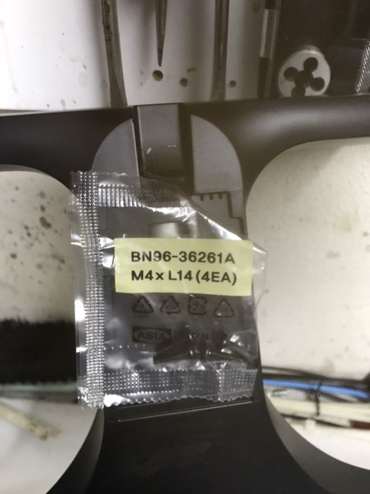 Bases ,Pés para tvs , material novo nunca montado .