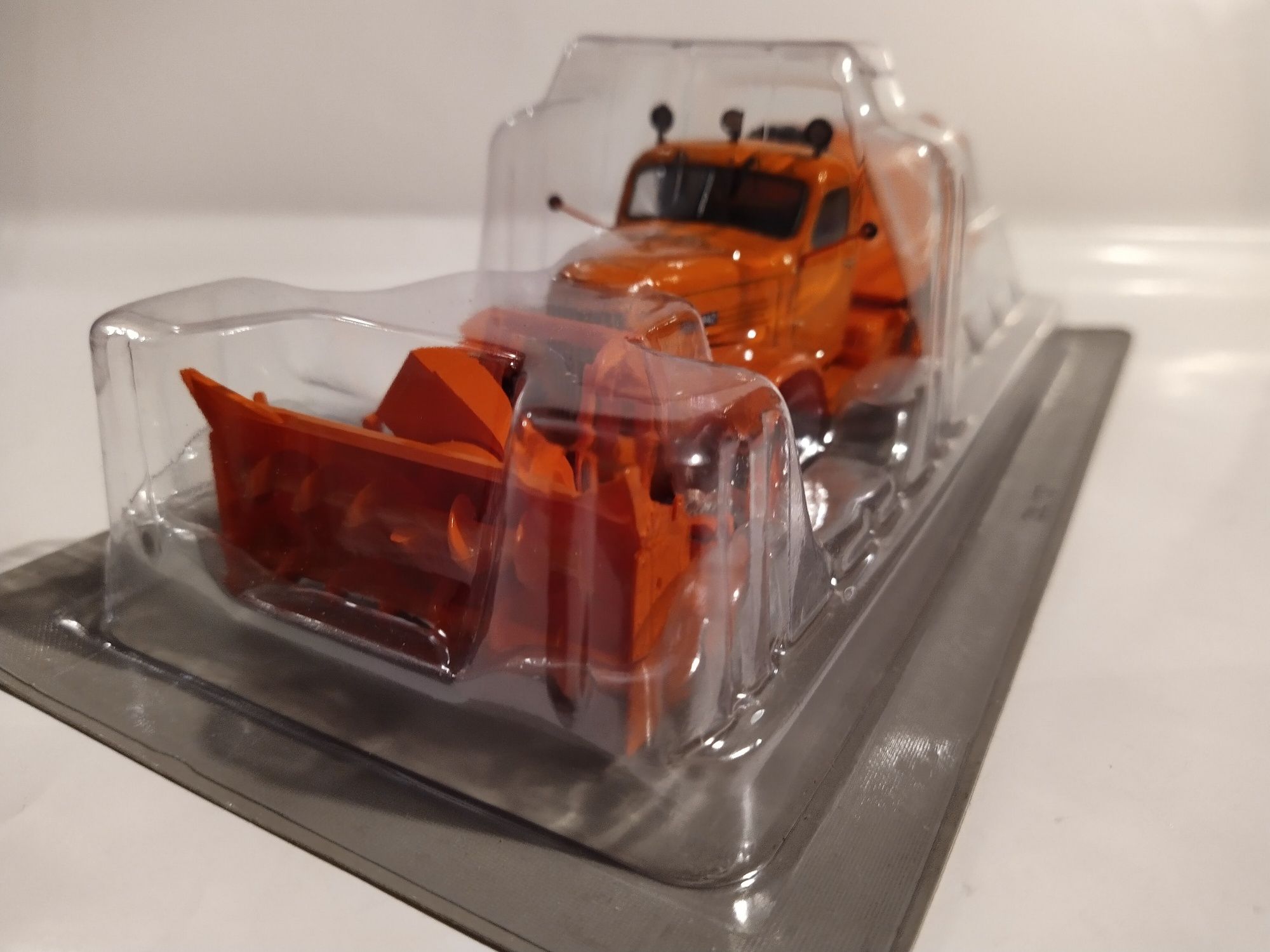 Zil 157 D-470 kultowe ciężarówki prl deagostini Skala 1:43