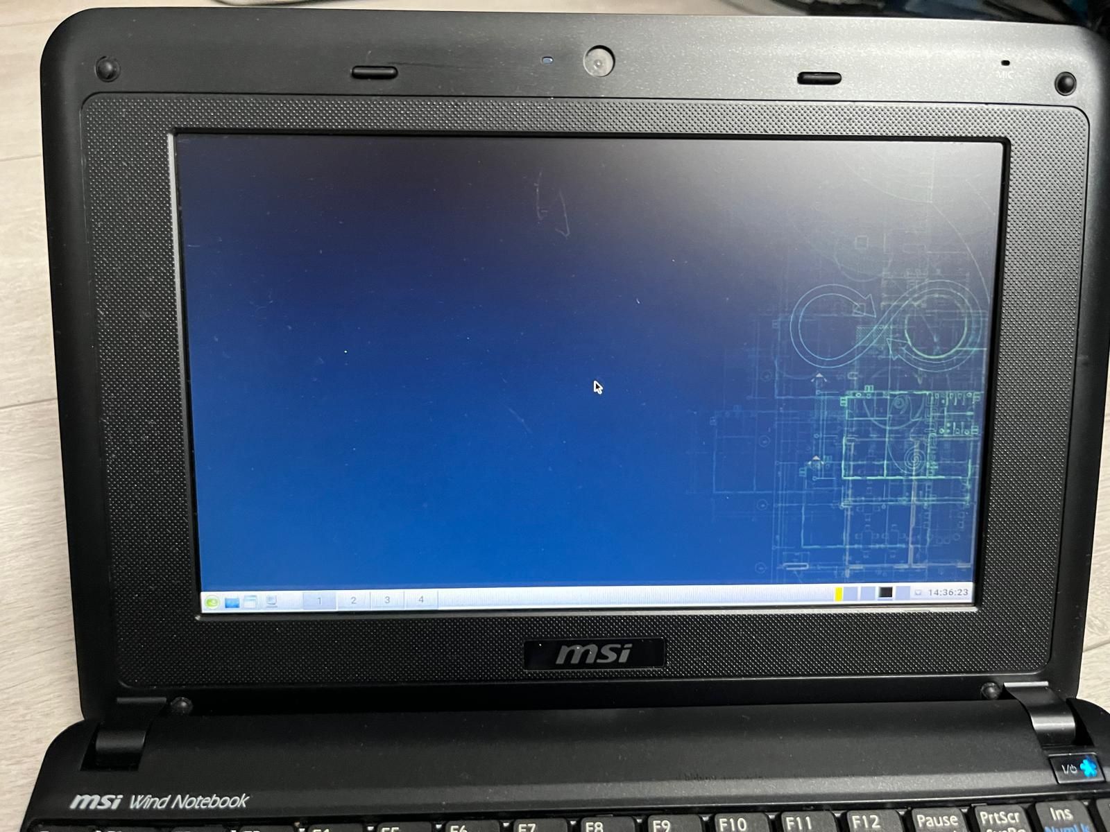 MSI U100 z licencją windows XP