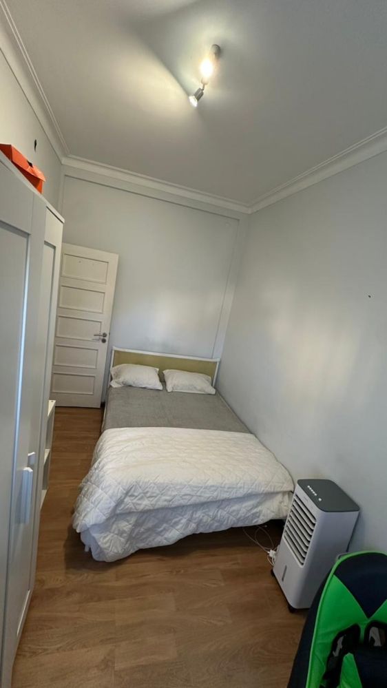 Quarto de casal disponivel para arrendamento .