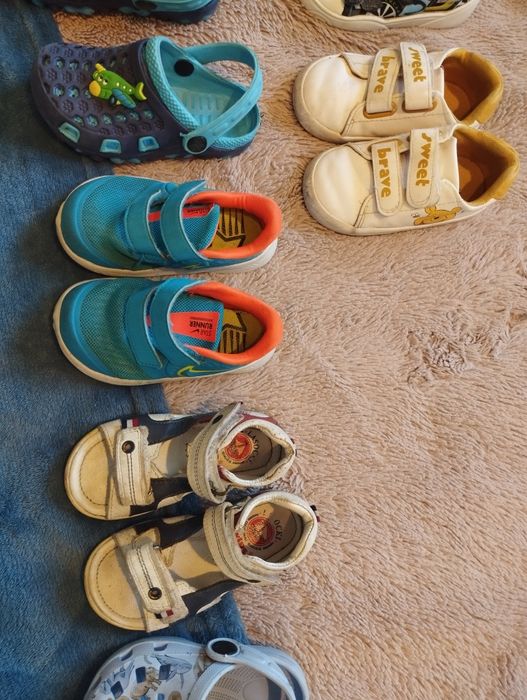 Sprzedam 17 par bucików dla chłopca od 20-24 markowe