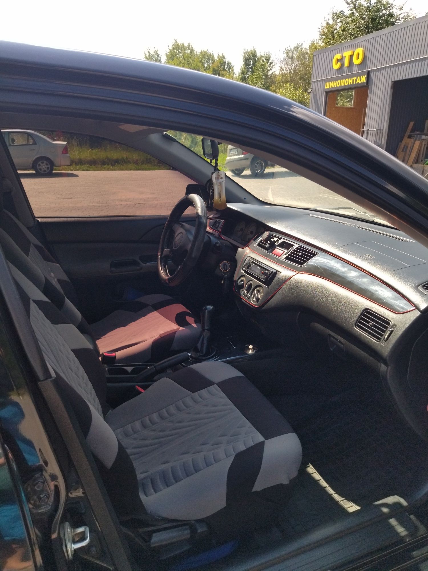 Mitsubishi lancer