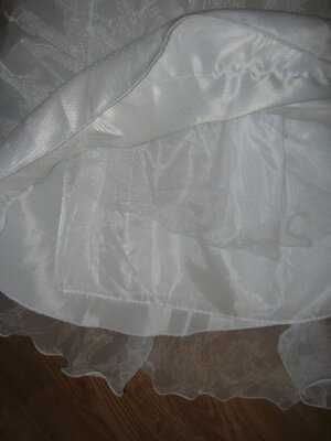 Платье пышное нарядное белое с золотым поясом на 3года 98р. Сукня біла