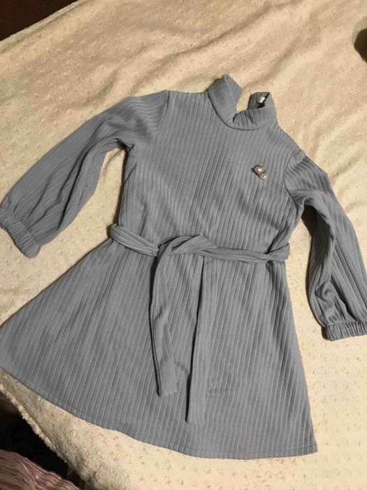 Продам для дівчинки сукню