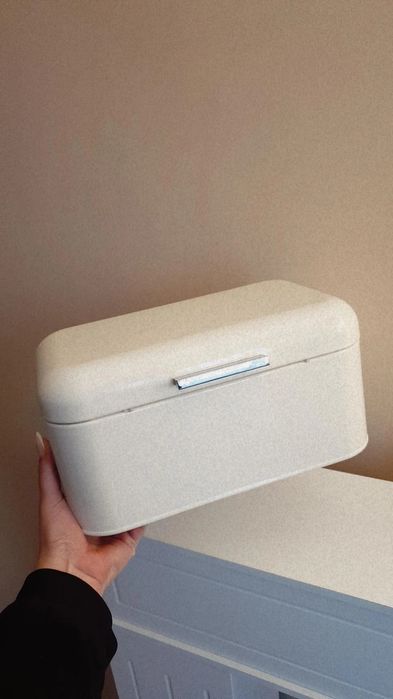 Nowy metalowy beżowy kremowy chlebak pojemnik na pieczywo T.K Maxx Ham