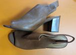 Clarks Deva Jayleen buty na obcasie z odkrytymi palcami rozm. 39,5