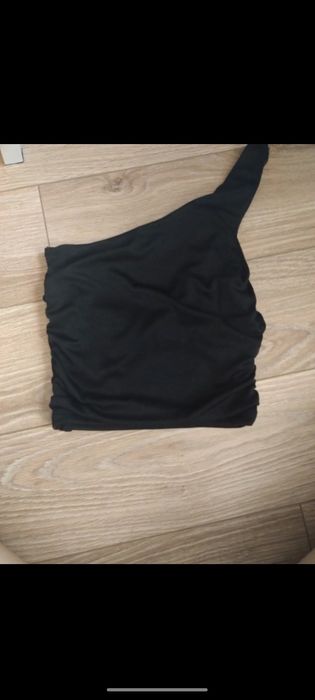 Nowy crop top czarny Primark na jedno ramię