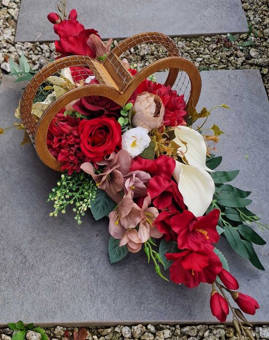 Kompozycja kwiatowa na grób cmentarz stroik serce ikebana  Z632