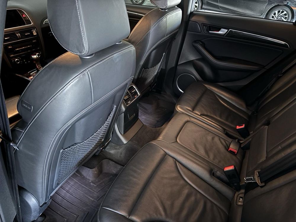 Автомобіль AUDI SQ5