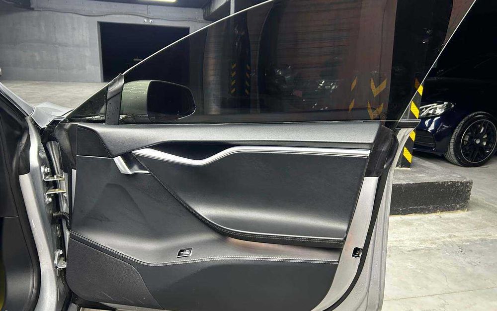 Tesla Model S 2015