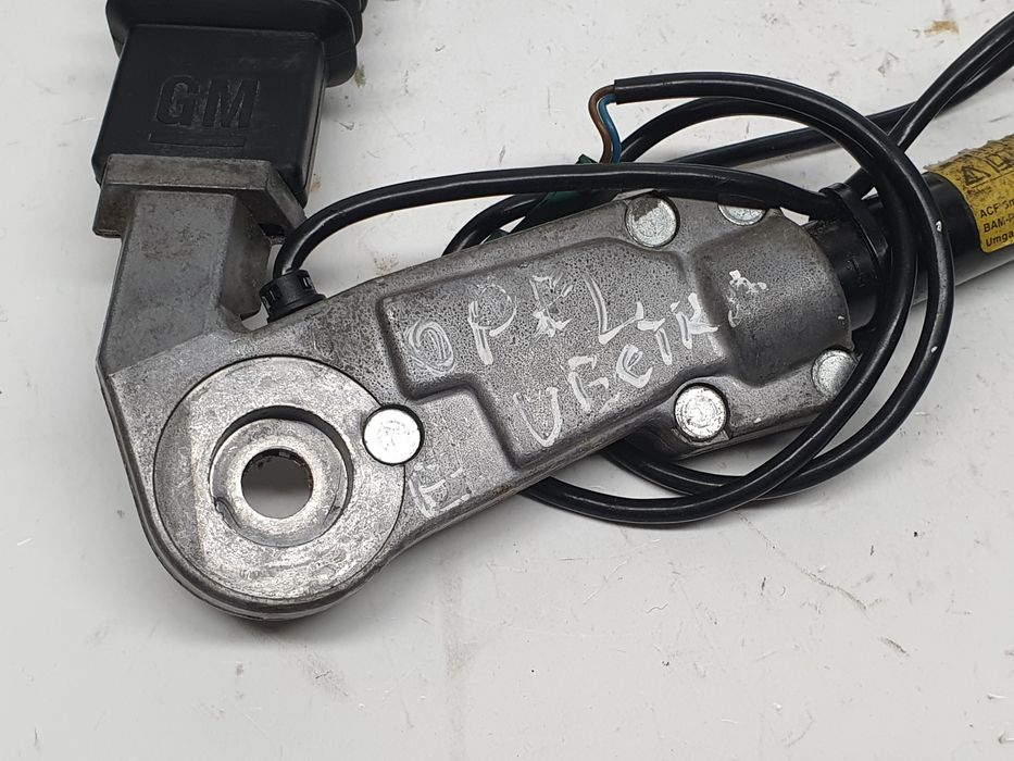 Encaixe de cinto frente esquerdo OPEL Vectra B (36_)