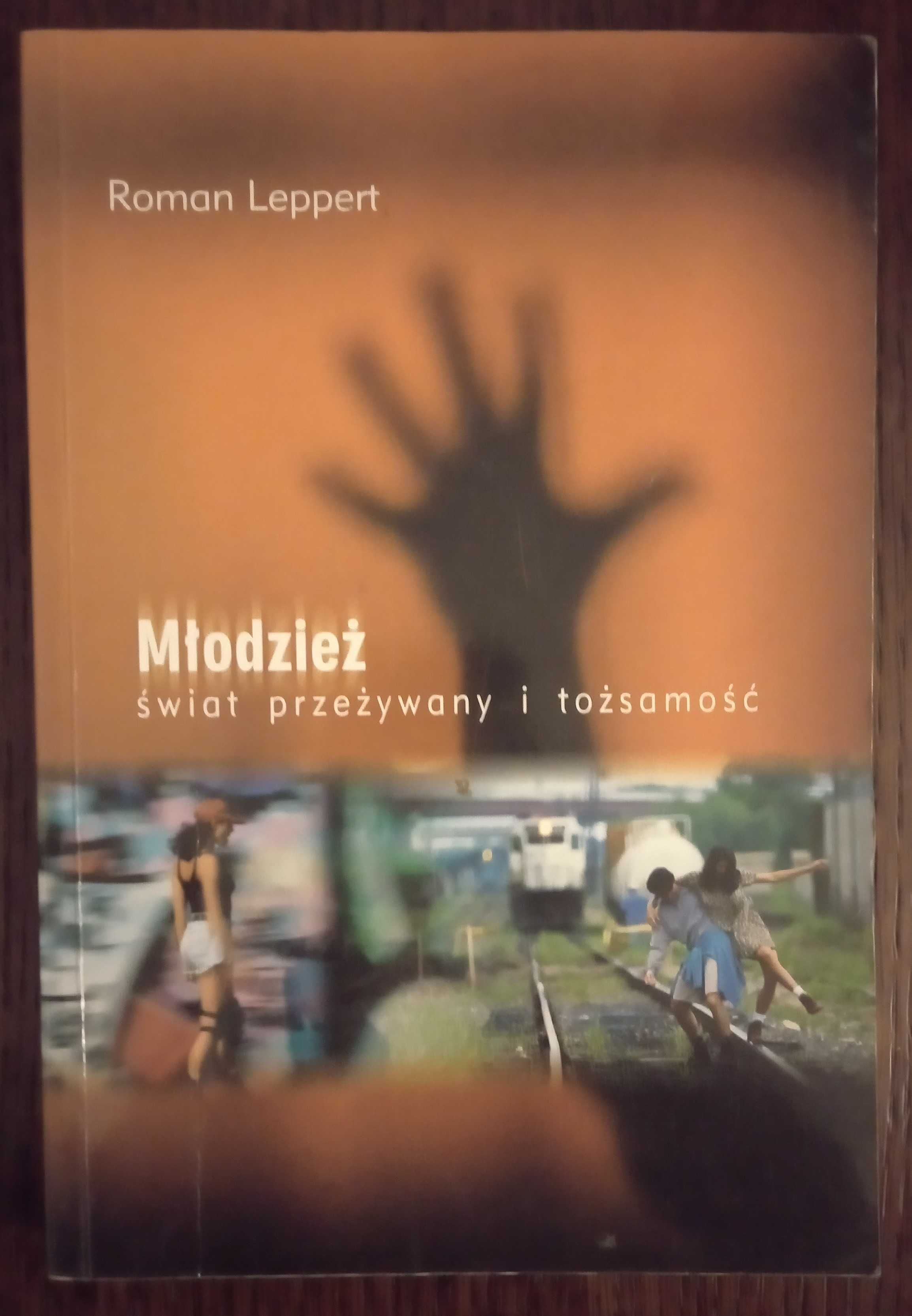 Młodzież. Świat przeżywany i tożsamość - Roman Leppert