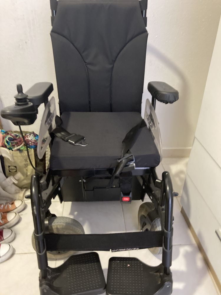 Cadeira de rodas eletrica nova