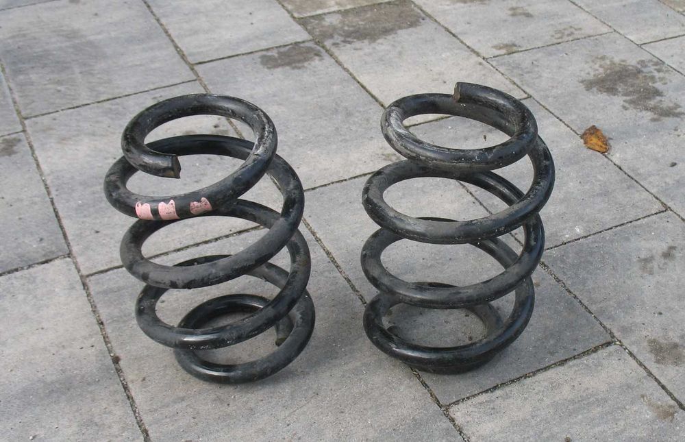 Mercedes CLA C117 AMG Sprężyna amortyzatora tył Oryginał OE Komplet