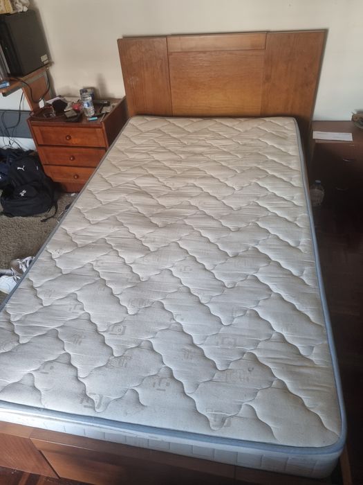 Cama solteiro (corpo e meio) com colchão incluido