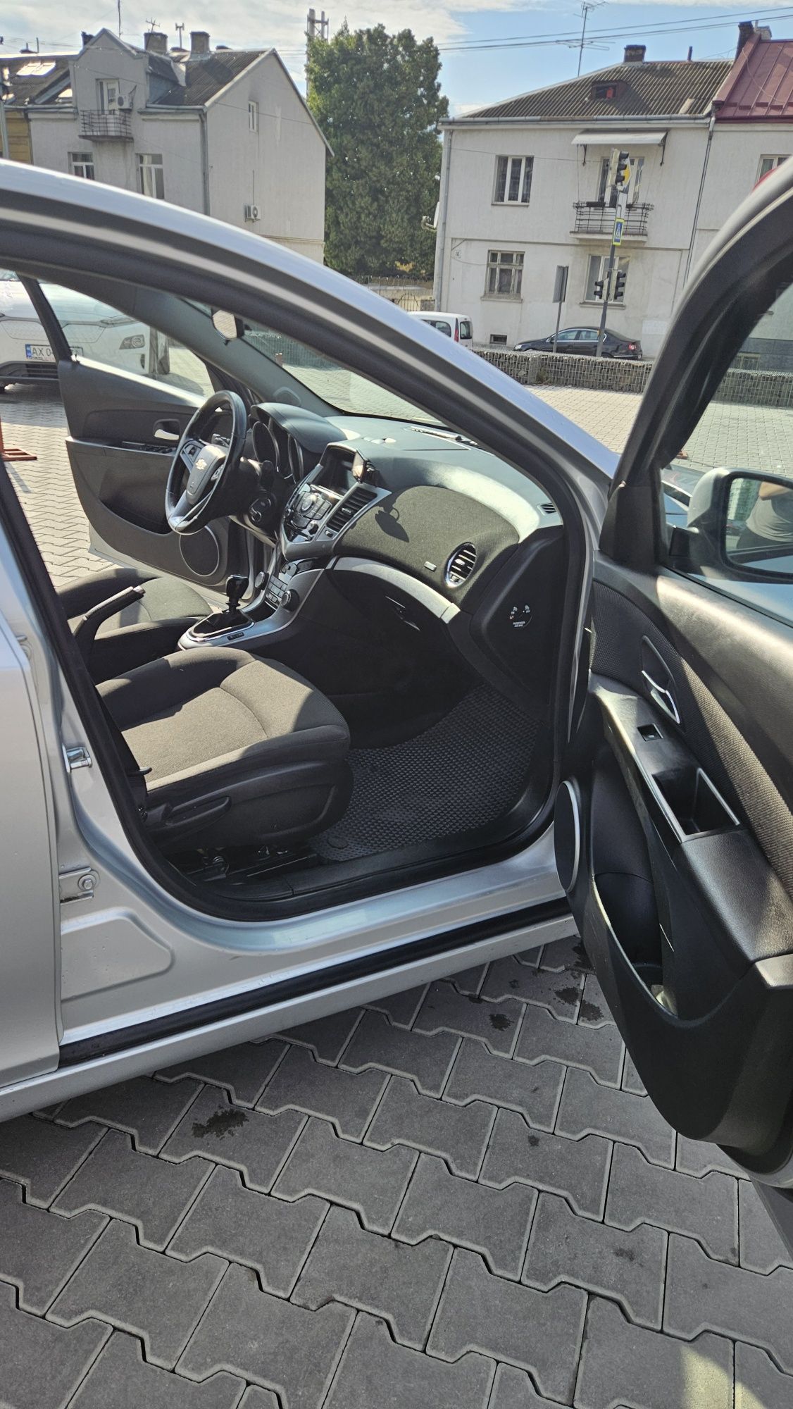 Машина Chevrolet cruze
