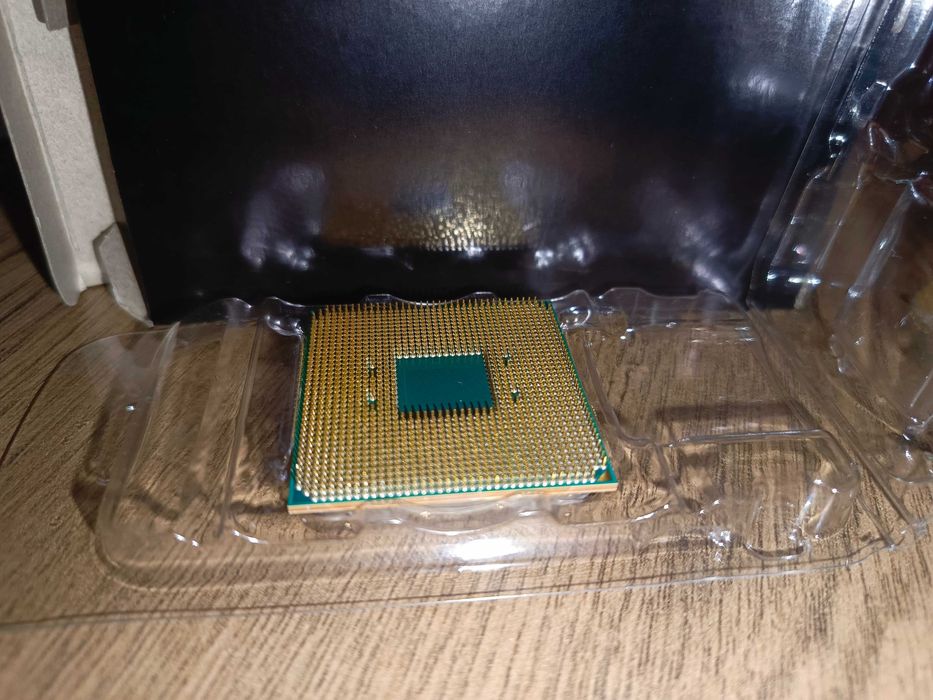 AMD Ryzen 5 1600 • z chłodzeniem i pudełkiem • sprawny