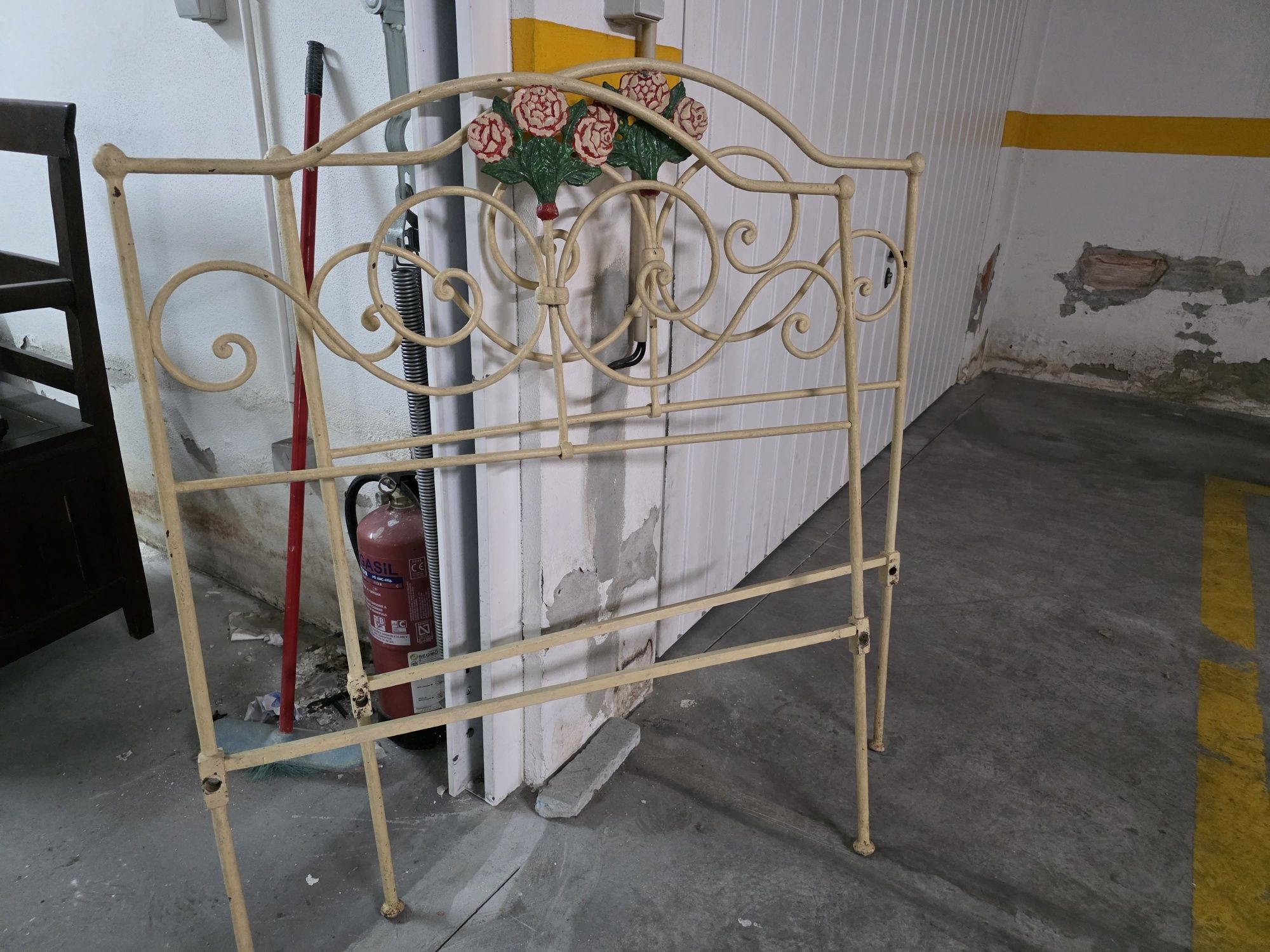 Cabeceira de cama de ferro