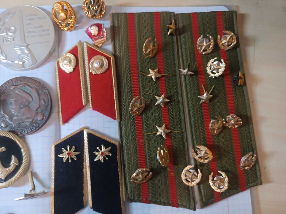 Значки та кокарди СССР