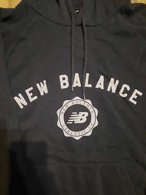 Czarna bluza z kapturem New Balance
