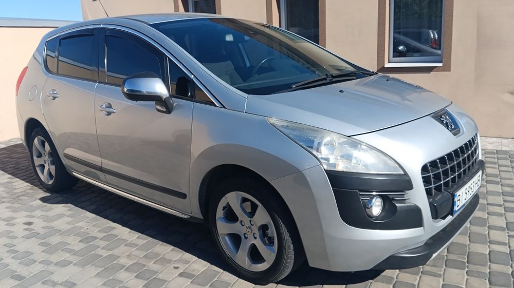 Продам автомобиль Пежо 3008.