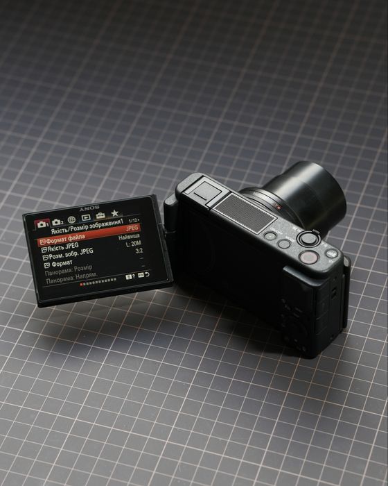 Камера SONY ZV-1 (додатковий батарейний блок TELESIN + wood grip)