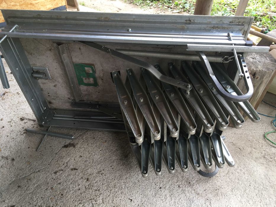 Escada de sotão retrátil