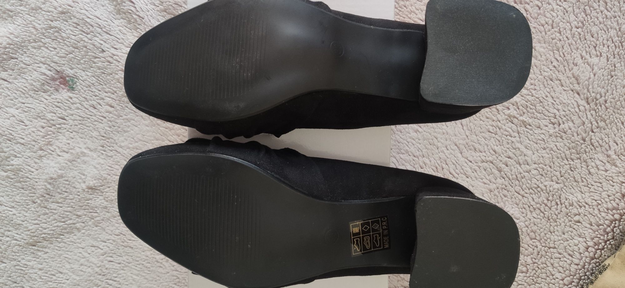 Últimos Saldos- Sapatos pretos em pele de pêssego/camurça