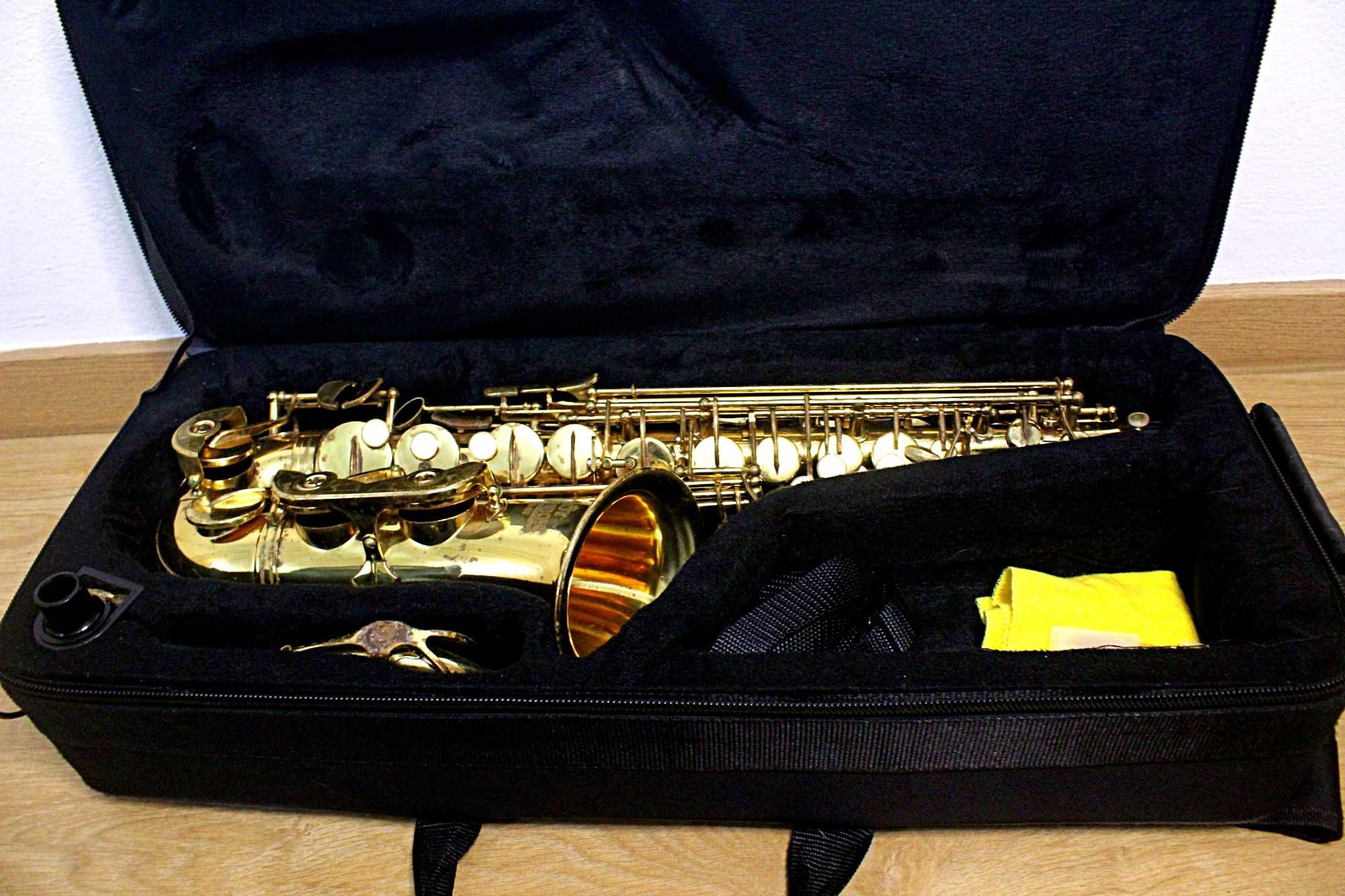 Saxofone alto Roy Benson !!